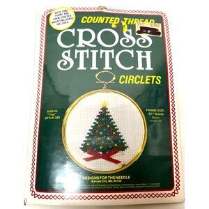 Counted Thread Cross Stitch Kit Christmas Tree Design 3.5" Round Frame Designs F